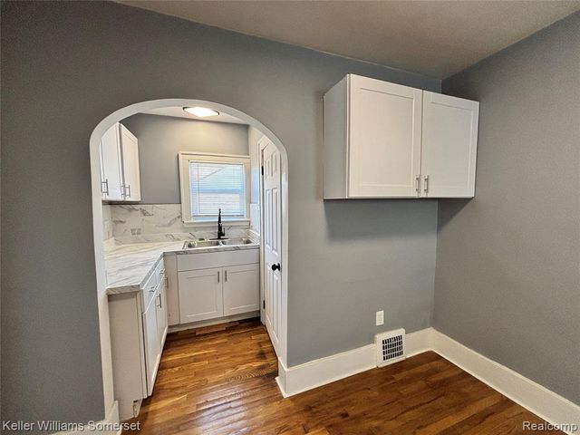 7028 Studebaker Avenue, Warren, MI 48091