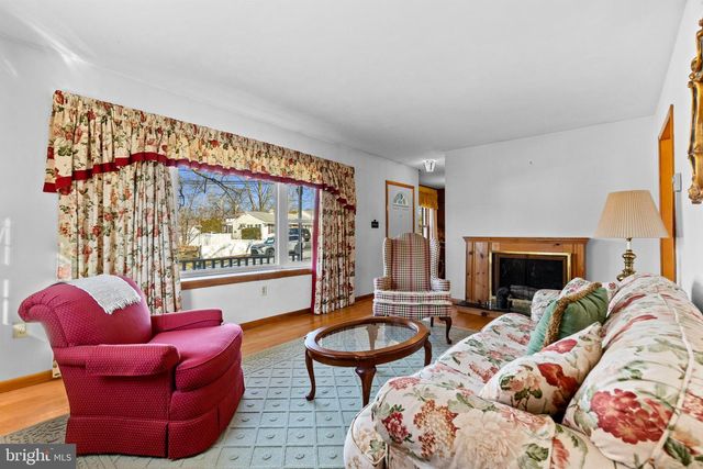 1443 WANDA LN, Harrisburg, PA 17109