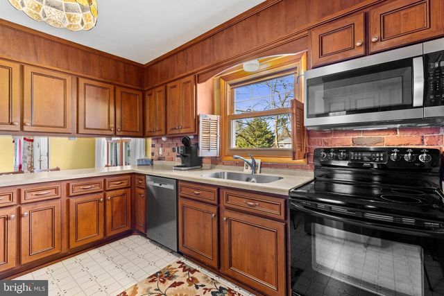 1443 WANDA LN, Harrisburg, PA 17109