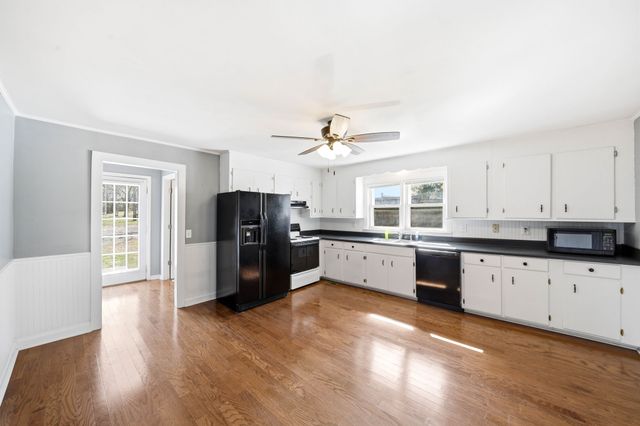 9127 Versailles Rd, Rockvale, TN 37153