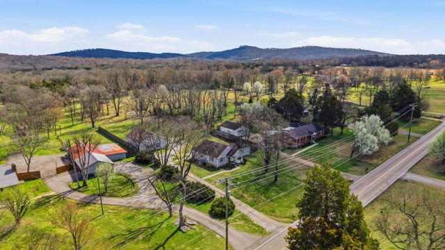 9127 Versailles Rd, Rockvale, TN 37153