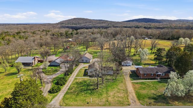 9127 Versailles Rd, Rockvale, TN 37153