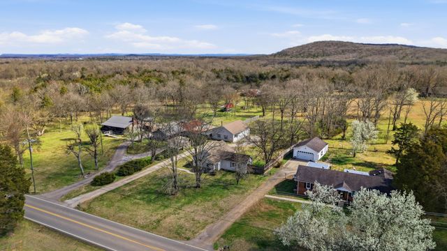 9127 Versailles Rd, Rockvale, TN 37153