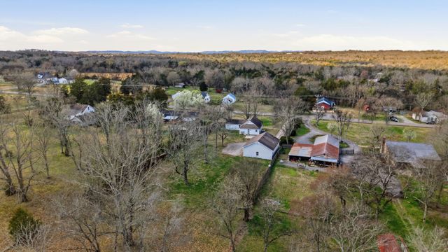 9127 Versailles Rd, Rockvale, TN 37153