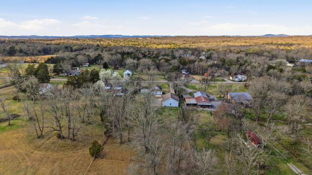 9127 Versailles Rd, Rockvale, TN 37153