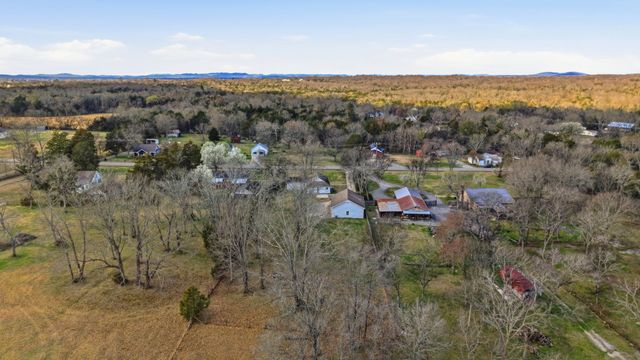 9127 Versailles Rd, Rockvale, TN 37153