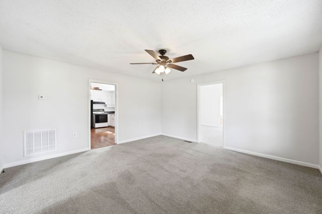 9127 Versailles Rd, Rockvale, TN 37153