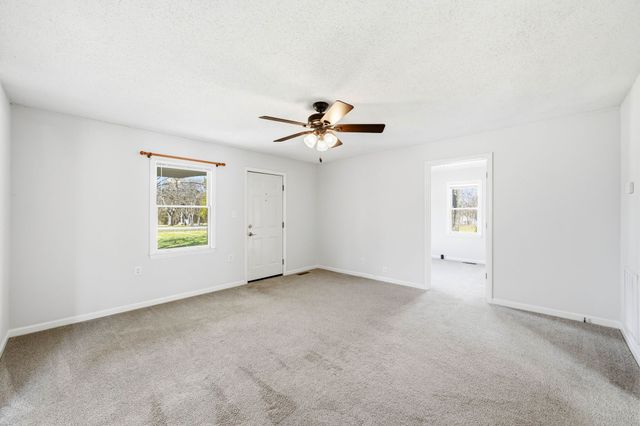 9127 Versailles Rd, Rockvale, TN 37153