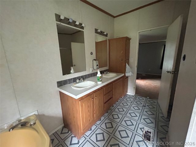 21 Polk Circle, Pryor, OK 74361