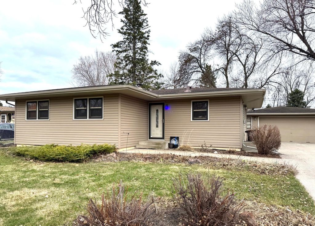 102 25th Avenue N, Fargo, ND 58102