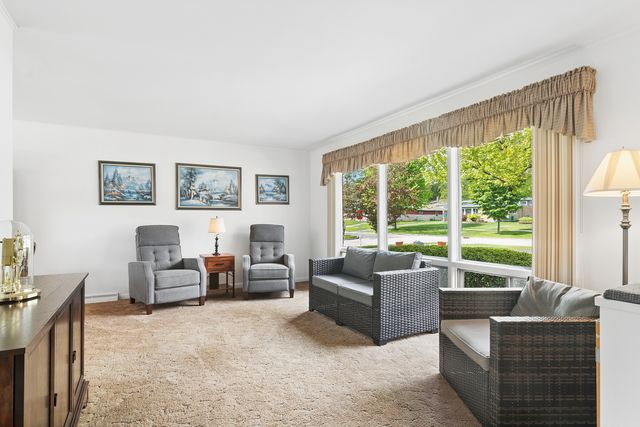 555 S Cedar Street, Palatine, IL 60067