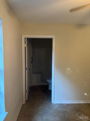 6837 Old West Ln, Milton, FL 32570