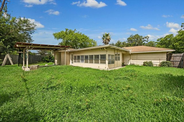 8511 Bluegate Street, Houston, TX 77025