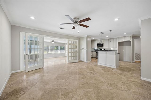 8511 Bluegate Street, Houston, TX 77025