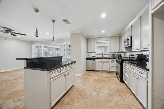 8511 Bluegate Street, Houston, TX 77025