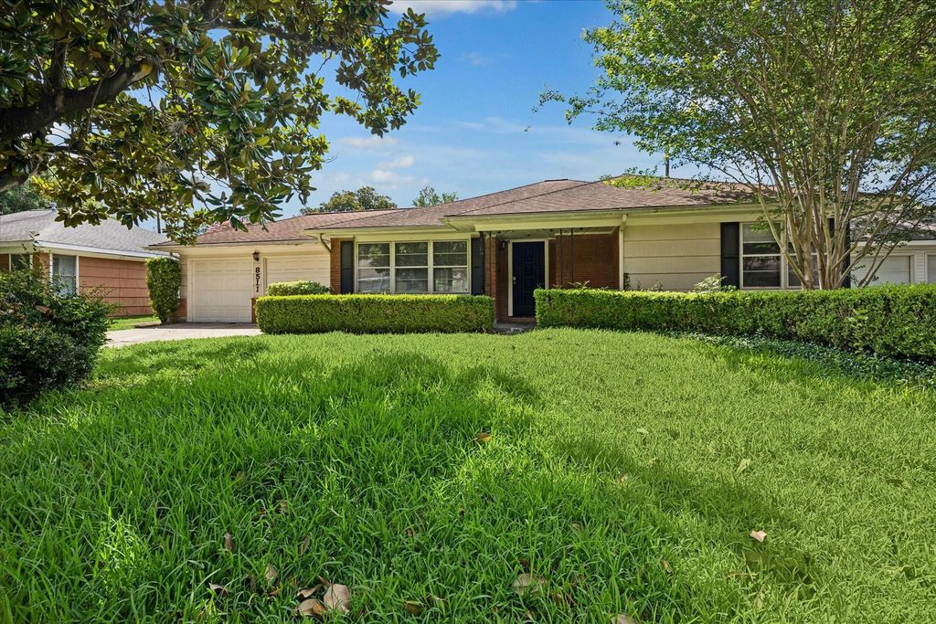 8511 Bluegate Street, Houston, TX 77025