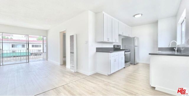 6537 Woodley Avenue, Van Nuys (los Angeles), CA 91406