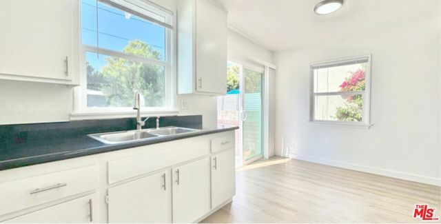 6537 Woodley Avenue, Van Nuys (los Angeles), CA 91406