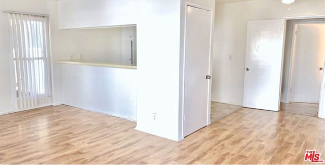 6537 Woodley Avenue, Van Nuys (los Angeles), CA 91406