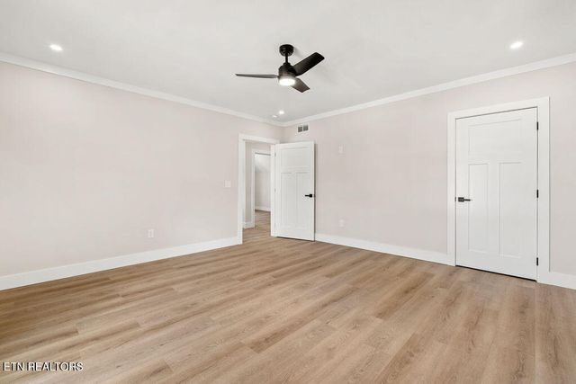 302 N B St, Lenoir City, TN 37771