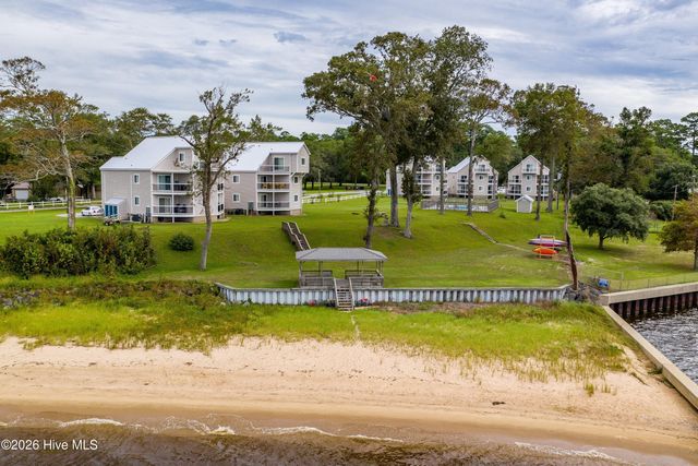 89 Country Club Drive Apt H2, Arapahoe, NC 28510