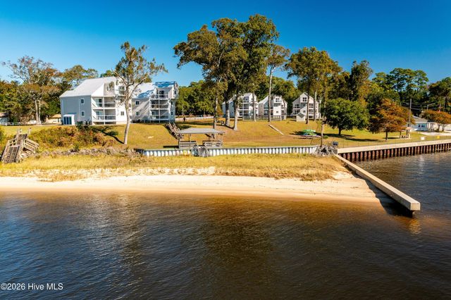 89 Country Club Drive Apt H2, Arapahoe, NC 28510