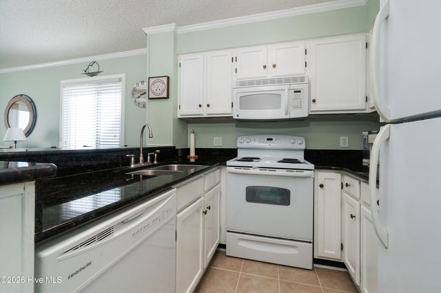 89 Country Club Drive Apt H2, Arapahoe, NC 28510