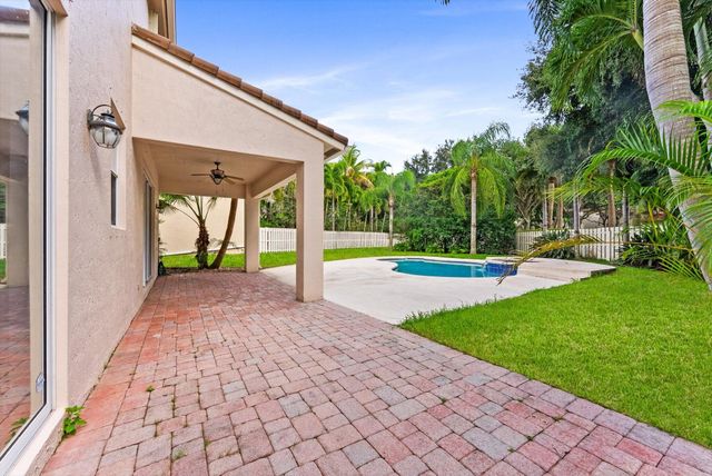 5302 VICTORIA Circle, West Palm Beach, FL 33409
