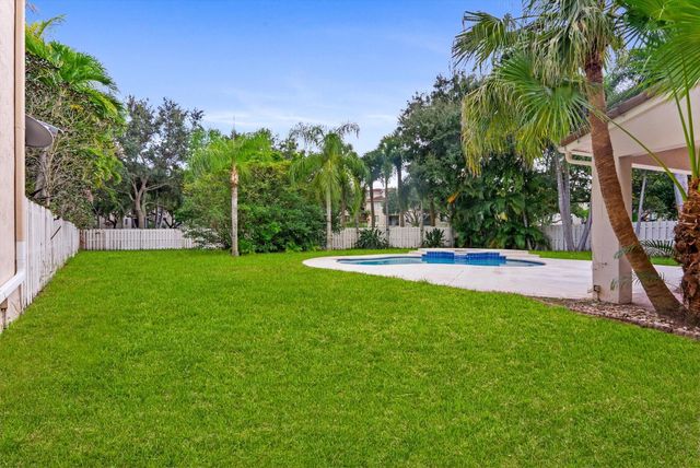 5302 VICTORIA Circle, West Palm Beach, FL 33409