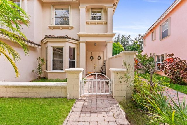5302 VICTORIA Circle, West Palm Beach, FL 33409