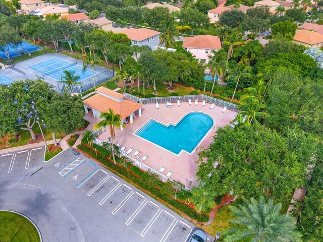 5302 VICTORIA Circle, West Palm Beach, FL 33409