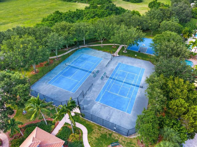 5302 VICTORIA Circle, West Palm Beach, FL 33409