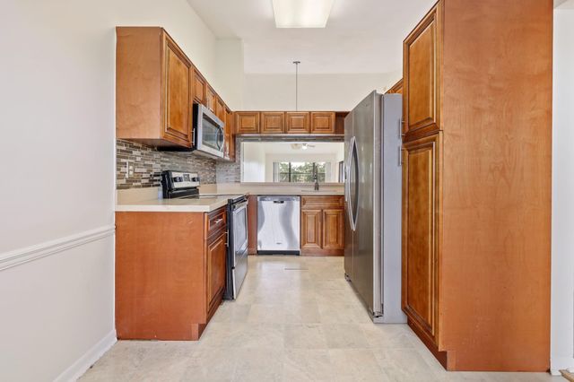 4698 Lucerne Lakes Boulevard E 202, Lake Worth, FL 33467
