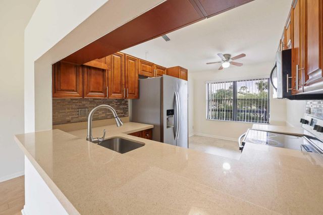 4698 Lucerne Lakes Boulevard E 202, Lake Worth, FL 33467