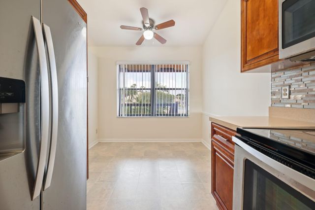 4698 Lucerne Lakes Boulevard E 202, Lake Worth, FL 33467