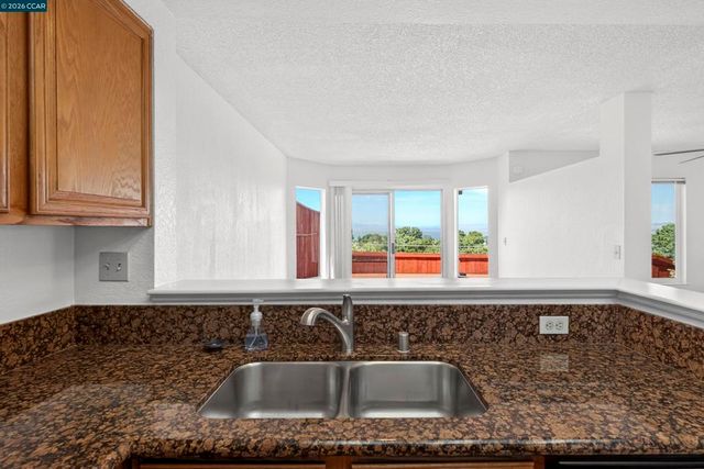 1418 Greenfield Cir, Pinole, CA 94564