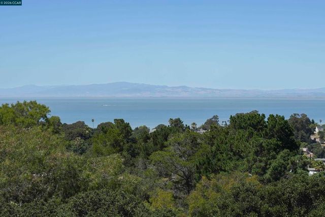 1418 Greenfield Cir, Pinole, CA 94564