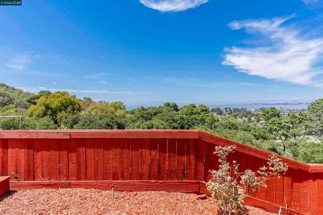 1418 Greenfield Cir, Pinole, CA 94564