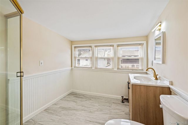6 Mayflower Avenue, Massapequa Park, NY 11762