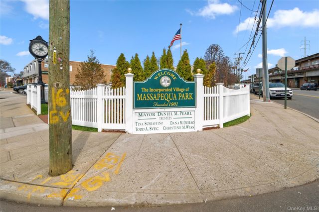 6 Mayflower Avenue, Massapequa Park, NY 11762