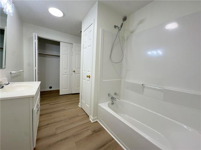 112 E 4th Street, Dearborn, MO 64439