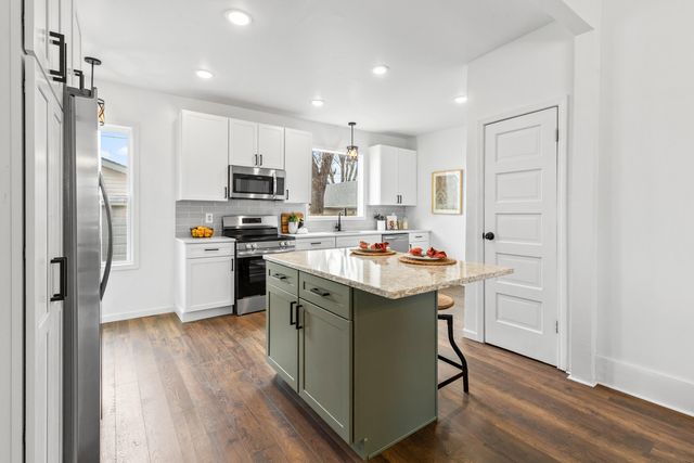 2415 AVENUE F, Council Bluffs, IA 51501