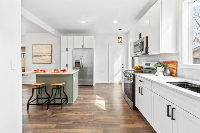 2415 AVENUE F, Council Bluffs, IA 51501