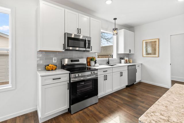 2415 AVENUE F, Council Bluffs, IA 51501