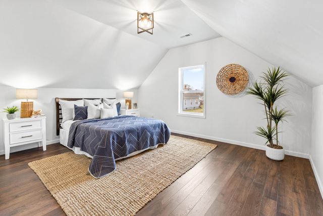 2415 AVENUE F, Council Bluffs, IA 51501