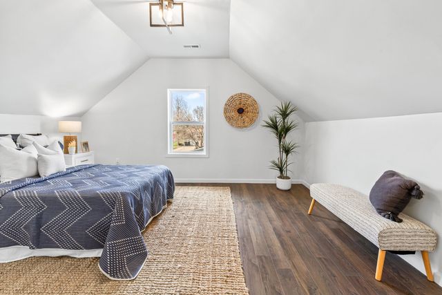 2415 AVENUE F, Council Bluffs, IA 51501