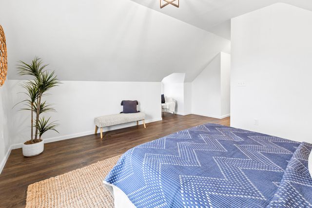 2415 AVENUE F, Council Bluffs, IA 51501