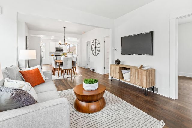 2415 AVENUE F, Council Bluffs, IA 51501