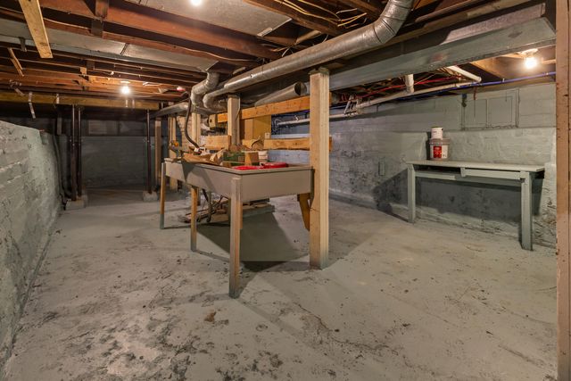 2415 AVENUE F, Council Bluffs, IA 51501