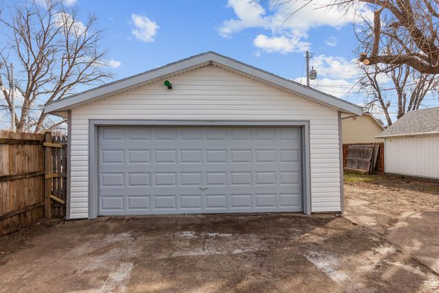 2415 AVENUE F, Council Bluffs, IA 51501